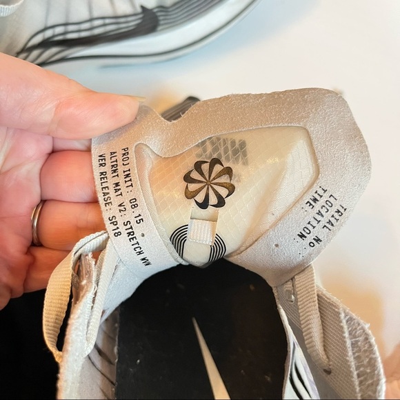 Nike Zoom Fly SP Women’s Size 12 Running Shoes Purple Floral White Black - Picture 5 of 10